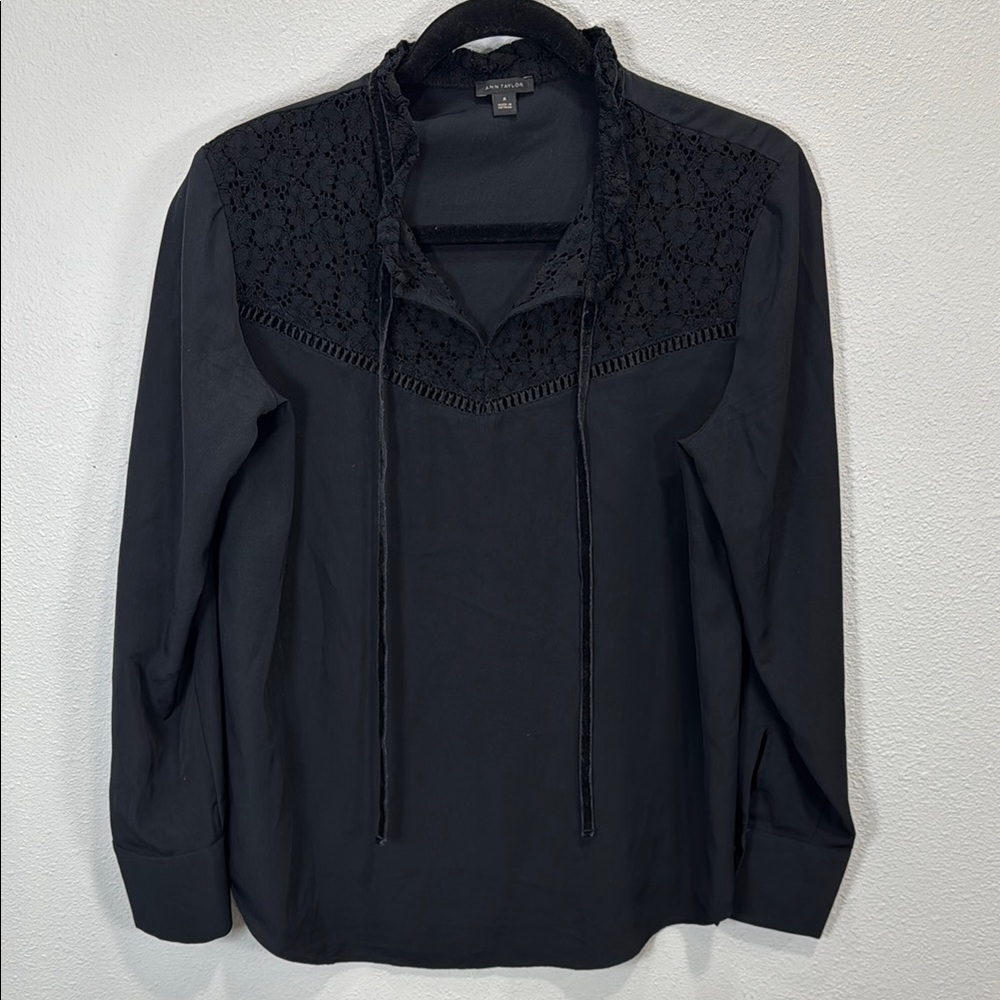 Ann Taylor Black Ruffled Tie Front‎ Blouse lace detail velvet ties